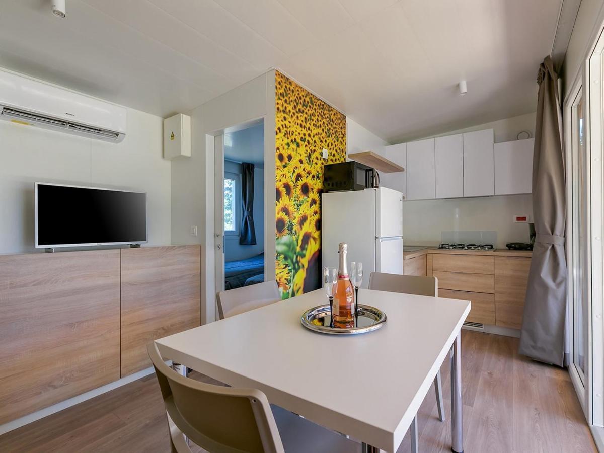 Adriamar Mobile Homes In Camping Park Umag Exteriör bild