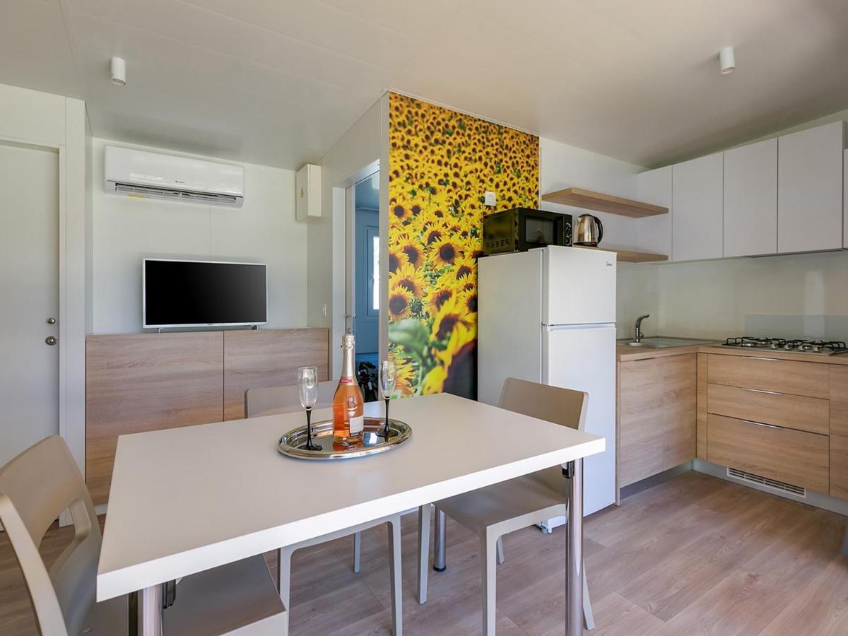 Adriamar Mobile Homes In Camping Park Umag Exteriör bild