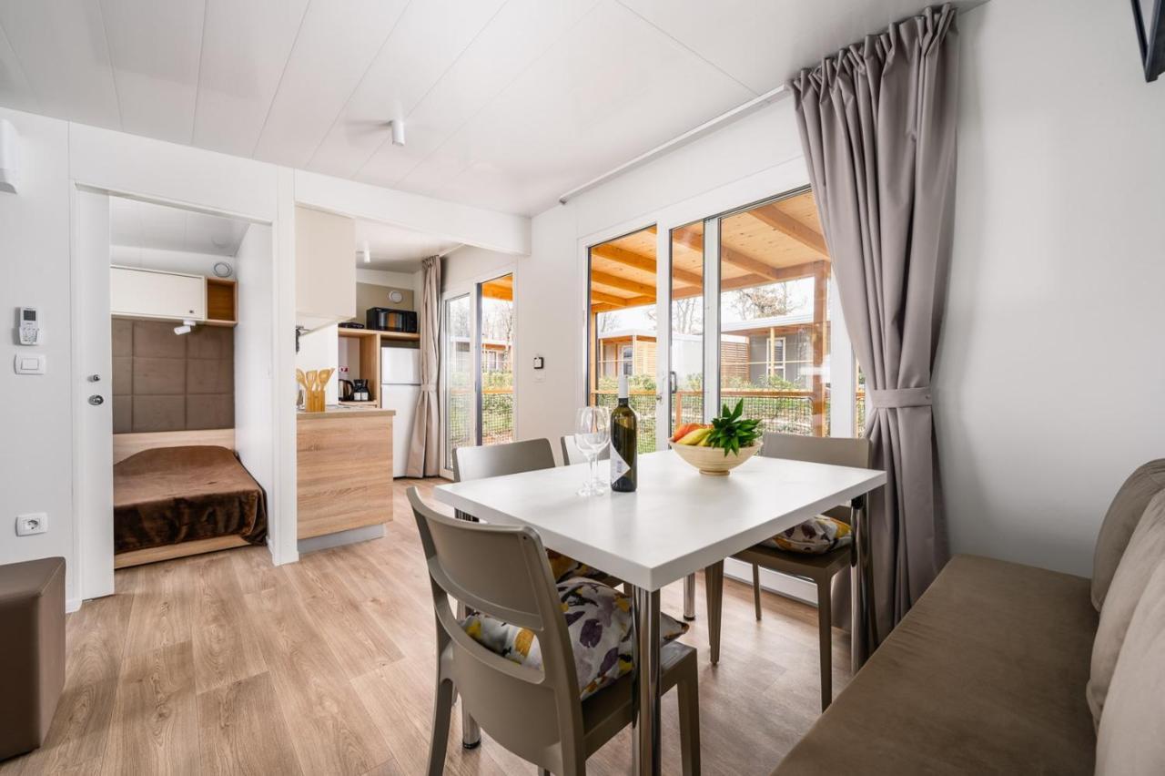 Adriamar Mobile Homes In Camping Park Umag Exteriör bild