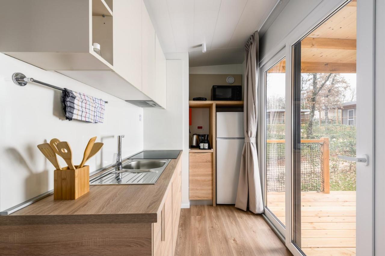 Adriamar Mobile Homes In Camping Park Umag Exteriör bild